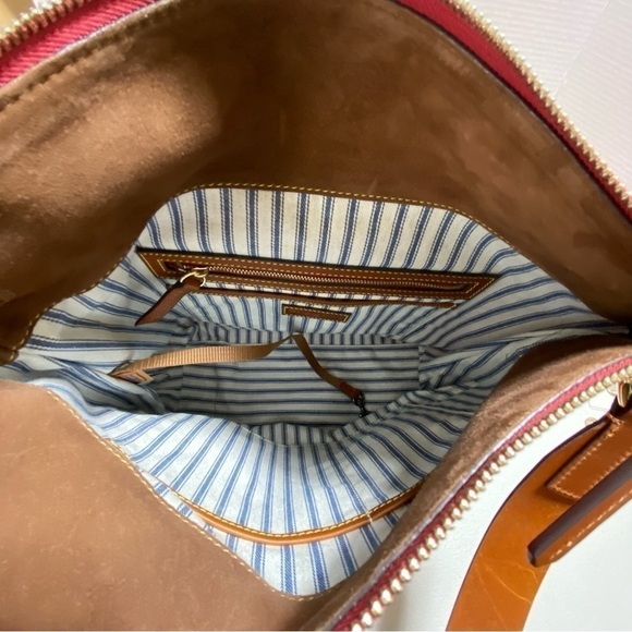 BNWT Red Dooney and Bourke Canvas Sac With Leather Shoulder Strap and Trim - Picture 9 of 11